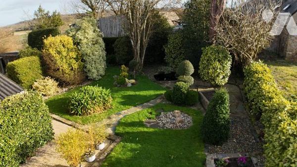 MAISON AVEC JARDIN PAYSAGER - PIERREVILLE