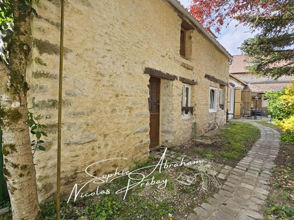 Maison en pierres de 6 pièces, 4 chambres avec jardin et terrasse