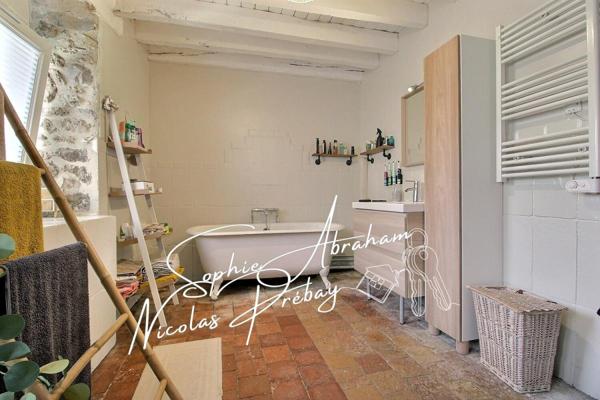 Maison en pierres de 6 pièces, 4 chambres avec jardin et terrasse