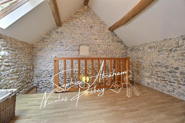 Maison en pierres de 6 pièces, 4 chambres avec jardin et terrasse