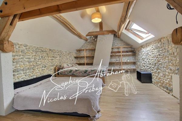Maison en pierres de 6 pièces, 4 chambres avec jardin et terrasse