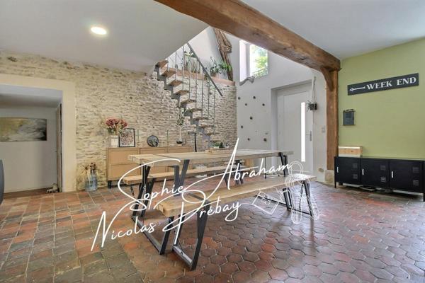 Maison en pierres de 6 pièces, 4 chambres avec jardin et terrasse