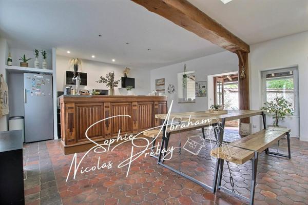 Maison en pierres de 6 pièces, 4 chambres avec jardin et terrasse