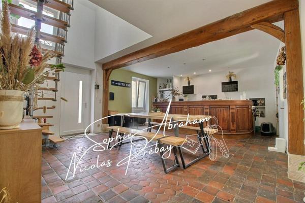 Maison en pierres de 6 pièces, 4 chambres avec jardin et terrasse
