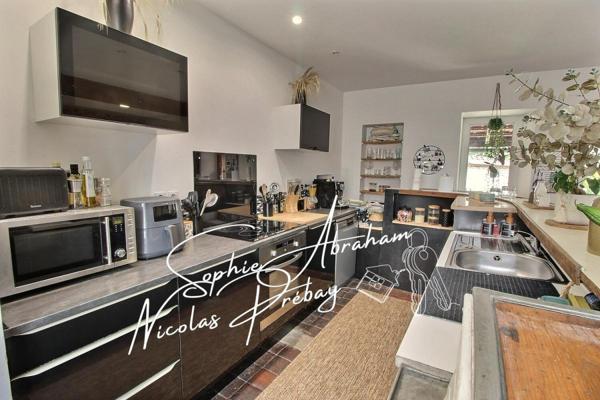 Maison en pierres de 6 pièces, 4 chambres avec jardin et terrasse