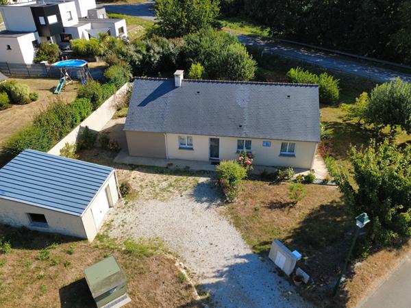 A vendre Maison de plain pied à Plouer Sur Rance . Construction 2003.