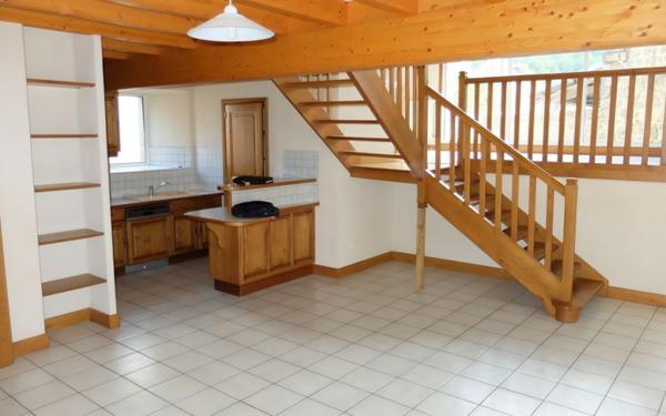 Maison à louer    4 pièces •  Chastel-Nouvel