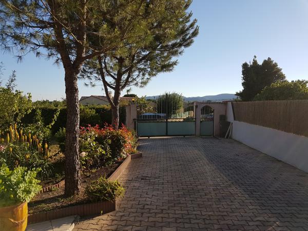 Maison avec jardin paysagé, terrasses et piscine – Alès (30100)
