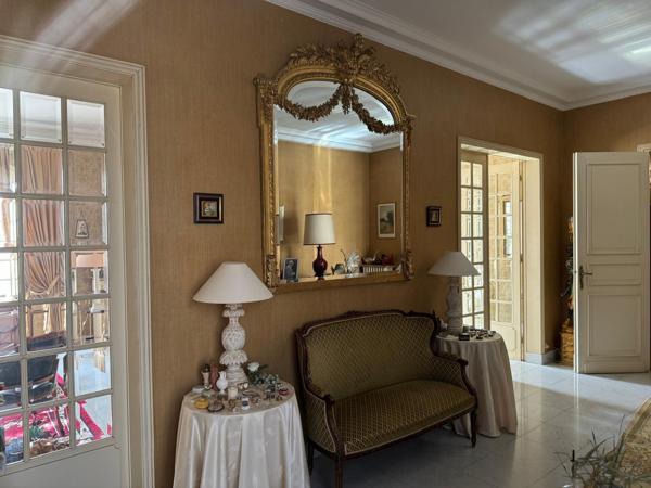 Proche centre Bram, Villa de caractère de 355m² sur un jardin paysagé et clôturé de 3694 m2. Bram (11150)