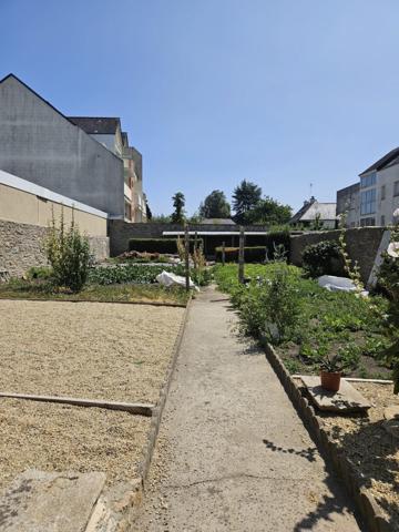 Questembert Hyper-centre – T2 rénové avec jardin