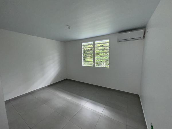 Maison mitoyenne de type T3 avec jardin de 305 m2 secteur La chaumière