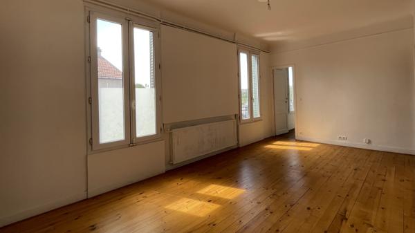 Appartement
         3 pièces
        - 51 m² 180 000 € *