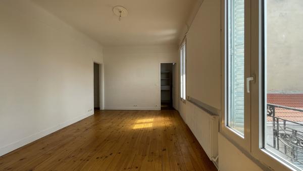 Appartement
         3 pièces
        - 51 m² 180 000 € *