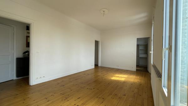 Appartement
         3 pièces
        - 51 m² 180 000 € *