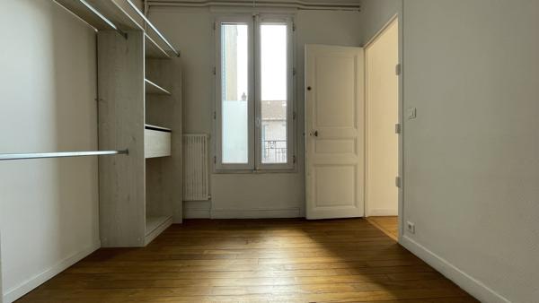 Appartement
         3 pièces
        - 51 m² 180 000 € *
