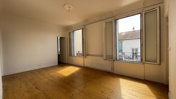 Appartement
         3 pièces
        - 51 m² 180 000 € *
