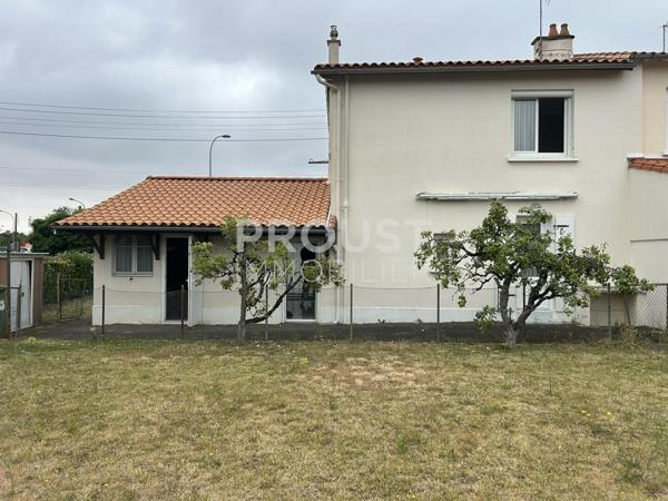 En exclusivité, maison avec jardin et garage proche quartier avenue de la rochelle.