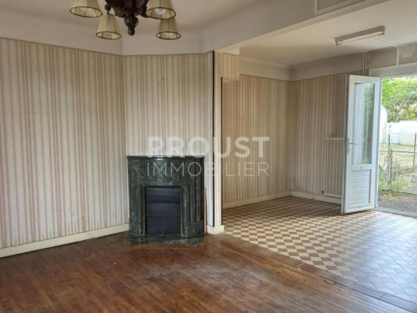 En exclusivité, maison avec jardin et garage proche quartier avenue de la rochelle.