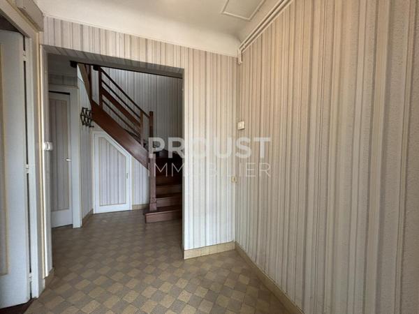 En exclusivité, maison avec jardin et garage proche quartier avenue de la rochelle.