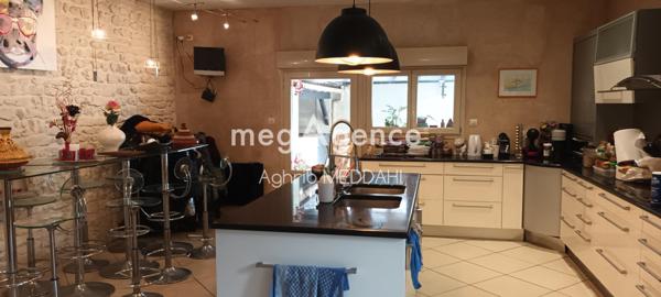 Maison à SAUJON, 17600 - 8 pièces 201m²