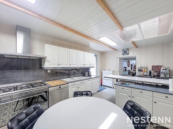 A Vendre 2 Maisons en pierre de caractère avec jardin et piscine au centre de Lectoure.