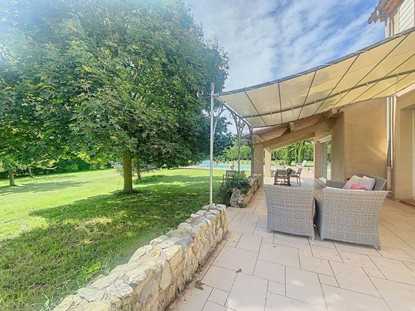 Maison Provençale à vendre à Laragne-Monteglin - 6 pièces, piscine et grand terrain