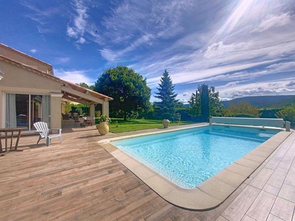 Maison Provençale à vendre à Laragne-Monteglin - 6 pièces, piscine et grand terrain