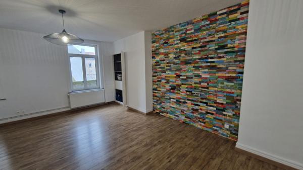 Investisseur Airbnb ou résidence principale : Appartement dans un immeuble de style Haussmannien boulevard Lafayette Calais 3 pièces100 m2 au 1er étage côté cour