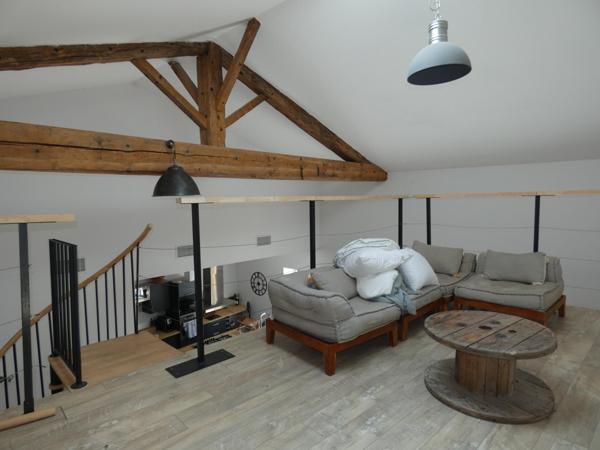 Ravissante maison en pierre de 142m² avec grand garage de 93m², grande cour avec 2 terrasses et dépendance de 42m²