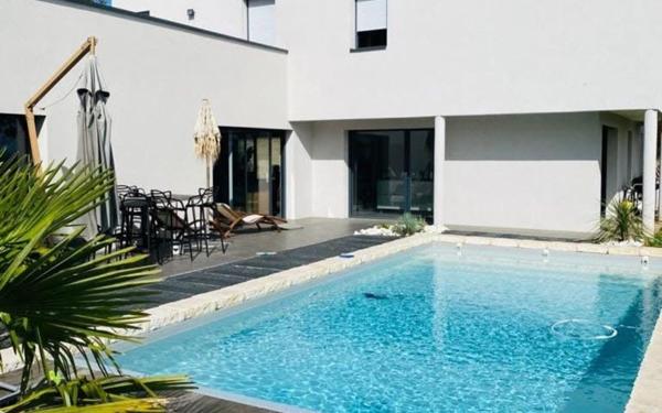 Maison à vendre    6 pièces • 169,19 m2 Caluire-et-Cuire