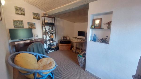 batisse de 373 m2 avec garage et locaux commerciaux- Idéal investisseur ou projet commercial / mixte en plein centre de Saint-Jean-du-Gard