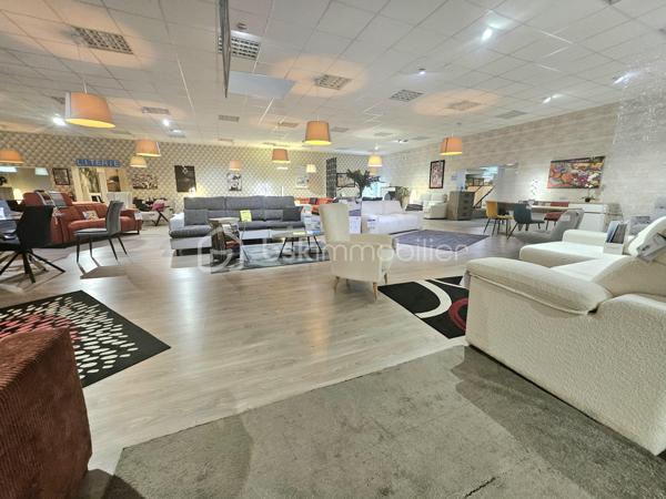 Local commercial de 1 930 m²