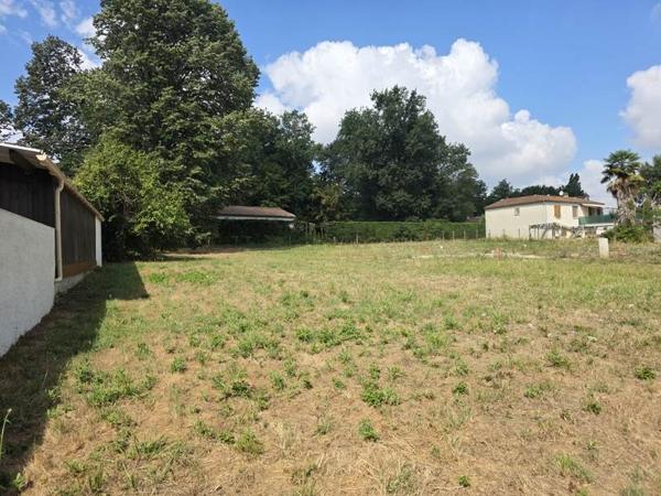Terrain à vendre 44 600 € Jonzac 396 m² DPE