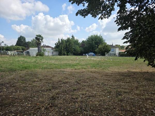 Terrain à vendre 44 600 € Jonzac 396 m² DPE