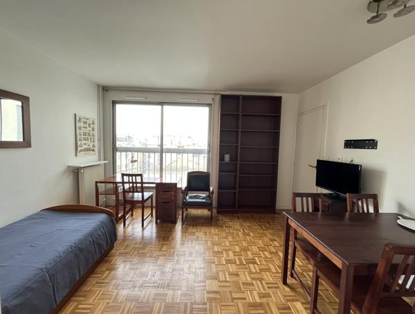 Paris (75011) Appartement calme et lumineux avec vue dégagée