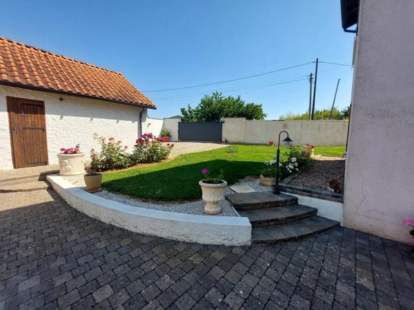 Vente                                                      Maison
                        
                     5 pièces                      155 m2                     à Iteuil
