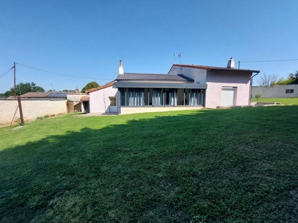 Vente                                                      Maison
                        
                     5 pièces                      155 m2                     à Iteuil