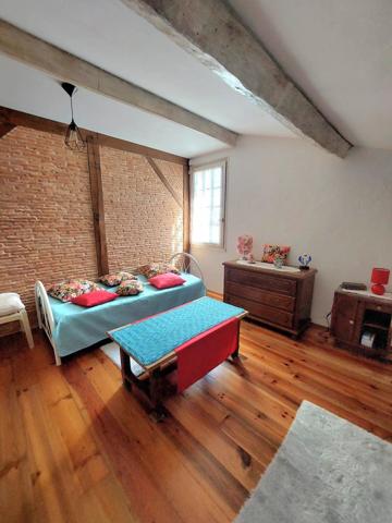Vente                                                      Maison
                        
                     5 pièces                      155 m2                     à Iteuil