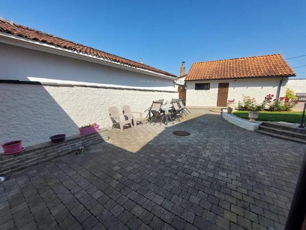 Vente                                                      Maison
                        
                     5 pièces                      155 m2                     à Iteuil