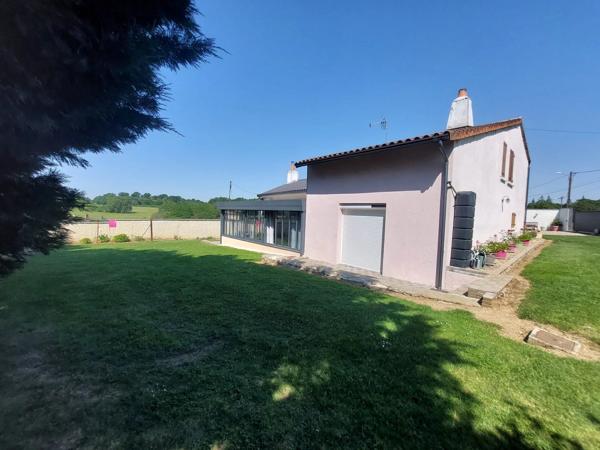Vente                                                      Maison
                        
                     5 pièces                      155 m2                     à Iteuil