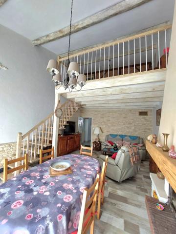 Vente                                                      Maison
                        
                     5 pièces                      155 m2                     à Iteuil