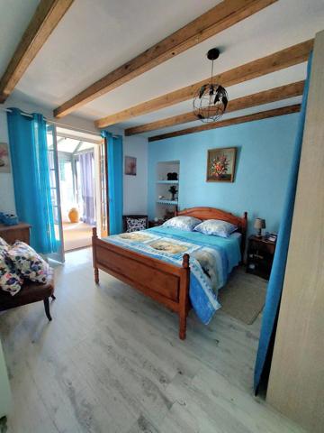 Vente                                                      Maison
                        
                     5 pièces                      155 m2                     à Iteuil