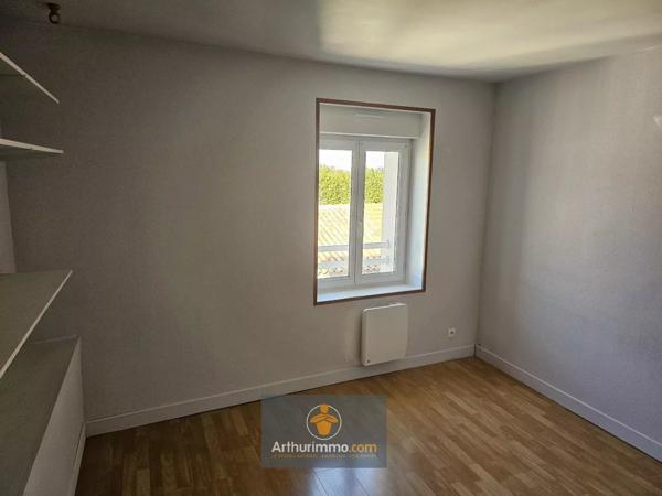 Location                                                      Appartement
                        
                     2 pièces                      53 m2                     à Vix