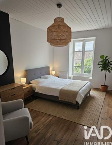 Maison à vendre 7 pièces 197 m² Saint-Hilaire-la-Palud