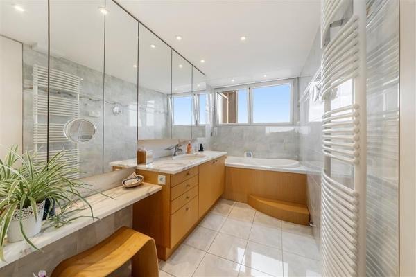 Appartement T7 à louer - 183 m² (réf : 545969)