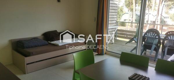 maison de type vacances, avec beau aménagement.