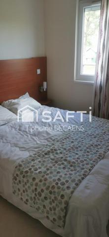 maison de type vacances, avec beau aménagement.