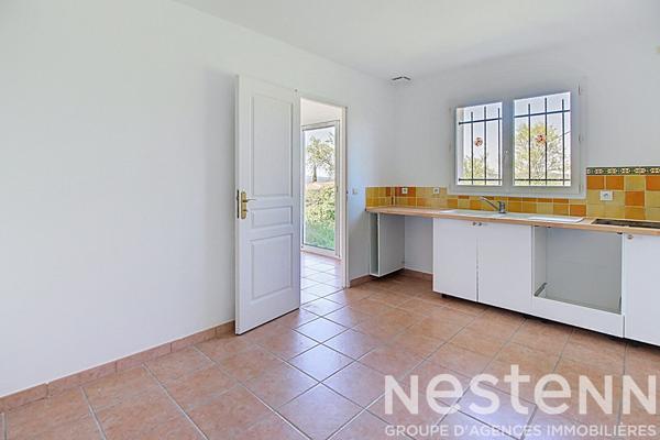 A VENDRE ! Maison de plain-pied de 5 pièces de 93m² sur 660m² entièrement clos à LORGUES