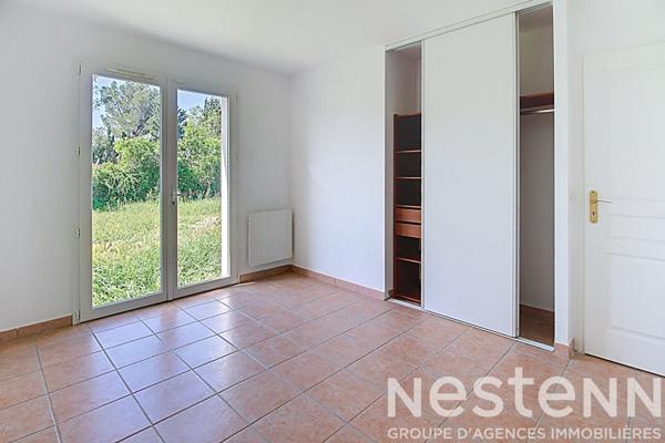 A VENDRE ! Maison de plain-pied de 5 pièces de 93m² sur 660m² entièrement clos à LORGUES