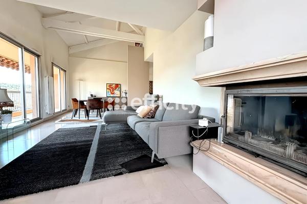 Appartement
         5 pièces
        - 166 m² Bien prestige 650 000 € *